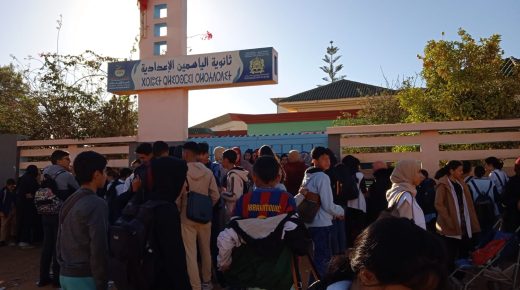 ويسلان مكناس أولياء التلاميذ يحتجون بسبب إضرابات الاساتذة