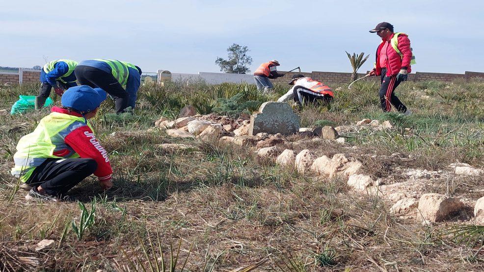 حد السوالم..جمعيات المجتمع المدني تنظم حملة تنقية  وتنظيف مقبرة