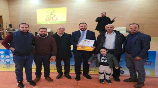 جمعية الصحافة بالجديدة تتوج الزميل عبدالصمد ادنيدن بجائزة صحفي السنة