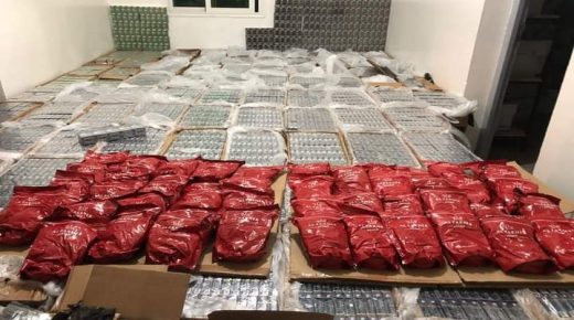 سيدي بوزيد حجز كمية من السجائر المهربة ومعسل الشيشا بأحد المحلات بيع التبغ وتوقيف مسيره