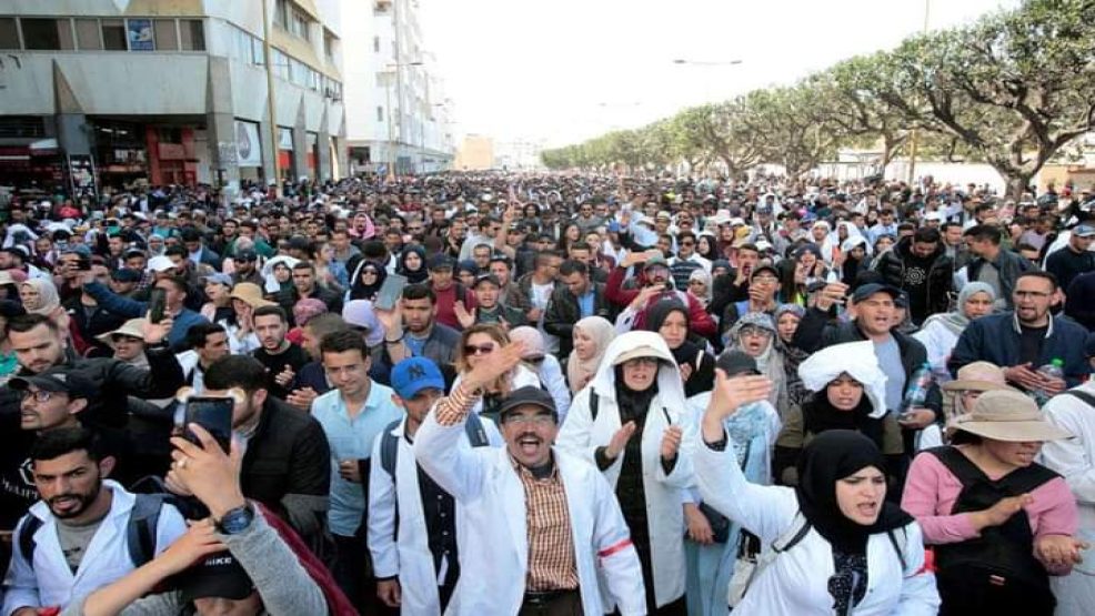 500 أستاذ  توصل بقرار التوقيف المؤقت عن العمل بسبب الإضرابات