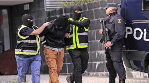 توقيف تاجر مخدرات في عصابة «موكرو مافيا» في إسبانيا