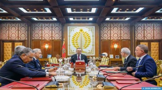 بلاغ من الديوان الملكي حول جلسة عمل ترأسها جلالة الملك خصصت لاشكالية الماء