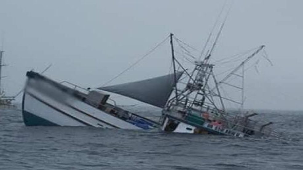 الداخلة: غرق سفينة للصيد في أعالي البحار ومصير مجهول لطاقمها