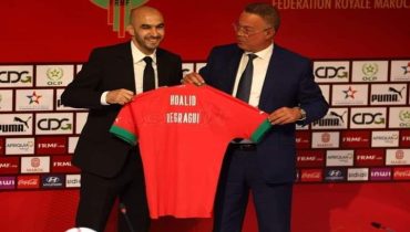 لقجع يعقد لقاء تقييمي مع الركراكي حول نتائج الكان ويجدد الثقة في استمراره على رأس المنتخب