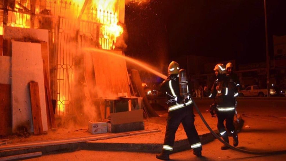 الدار البيضاء..ح-ري_ق مهول يأتي على سوق للمتلاشيات بالهراويين