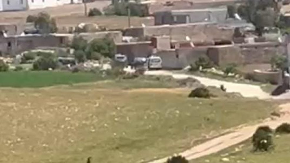 اولاد احسين اقليم الجديدة : الجمارك تداهم مستودعا وتحجز اكثر من 20 طنا من البنزين المسروق..