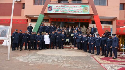 عامل اقليم أزيلال يزور السجن المحلي ويشرف على تكريم موظفين