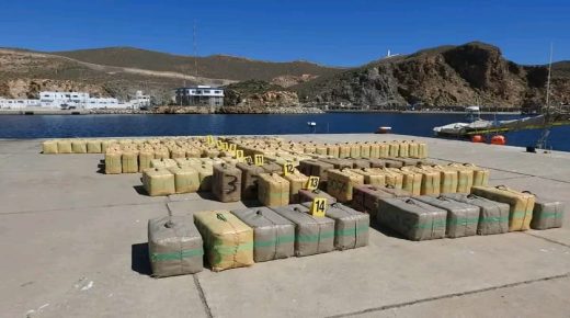 الحسيمة.. فتح بحث قضائي لتوقيف المتورطين في محاولة تهريب أزيد من خمسة أطنان من مخدر الشيرا