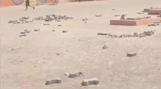 سيدي يوسف بن علي مراكش ..من المسؤول  عن وضع و  كسر  أحجار الرصيف ‘ الباڤي’ وسط ساحة لمصلى بسيدي يوسف بن علي مراكش