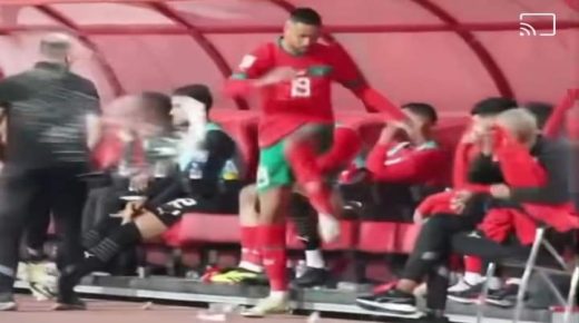 لقطة رد فعل يوسف النصيري، وحكيم زياش  بغضب على الناخب الوطني وليد الركراكي