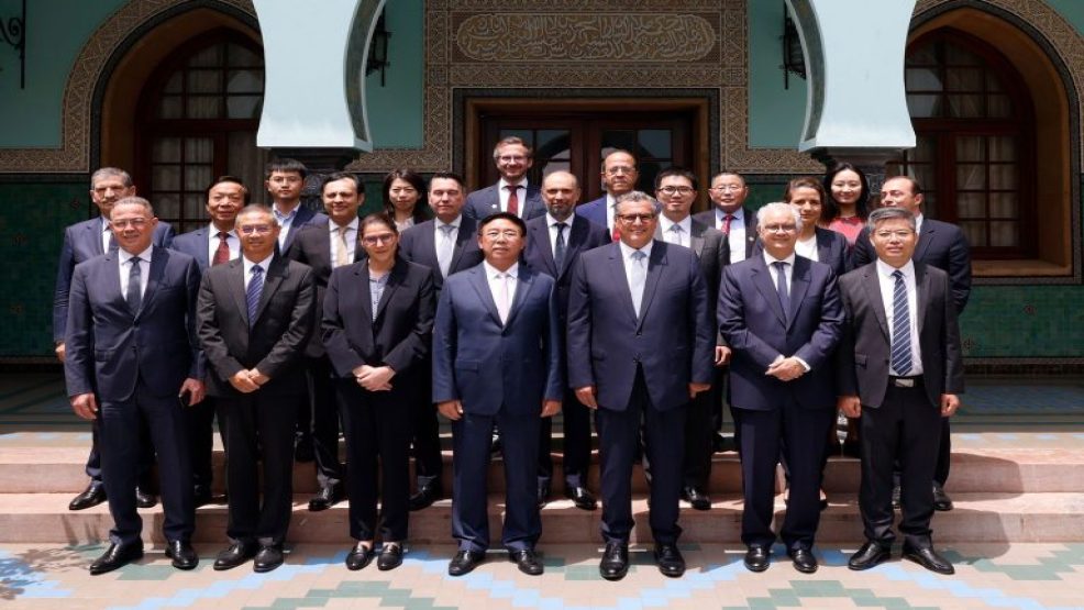المغرب يوقع رسميا على اتفاقية لانتاج بطاريات السيارات الكهربائية