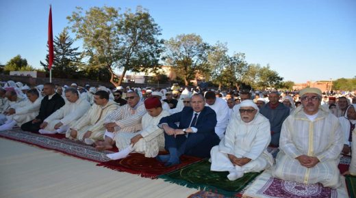 الكاتب العام لعمالة أزيلال يحضر صلاة العيد بالمصلى المركزي