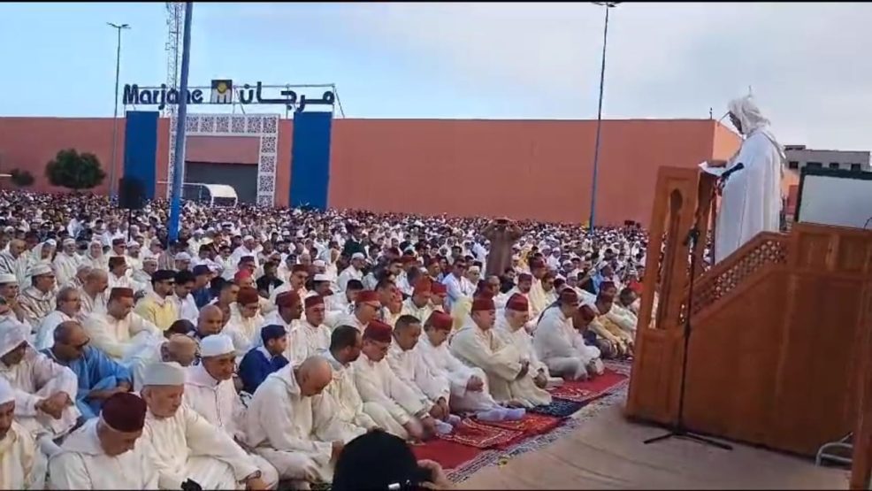 سيدي سليمان.. عامل الإقليم عبد المجيد كيا يتقدم الآلاف  المصلين في صلاة العيد الأضحى