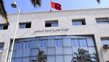 جماعة الناظور تعلن عن توفير مواقف مجانية للسيارات في شوارع وأزقة المدينة