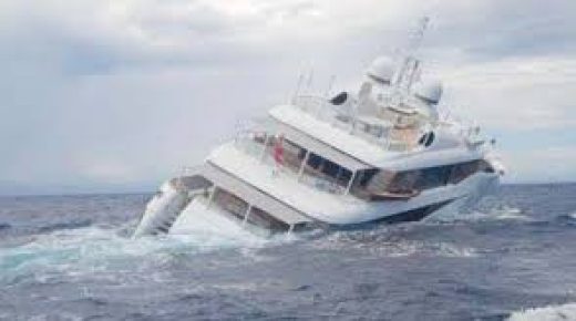 السعيدية .. غرق يخث سياحي كاد يزحق ارواح ستة أشخاص من الموت المحقق !!