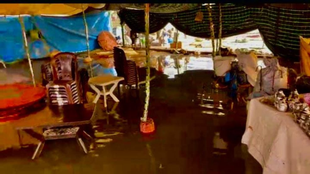 موسم مولاي عبدالله امغار ..مياه الصرف الصحي تداهم خيام المصطافين في مشهد مستفز