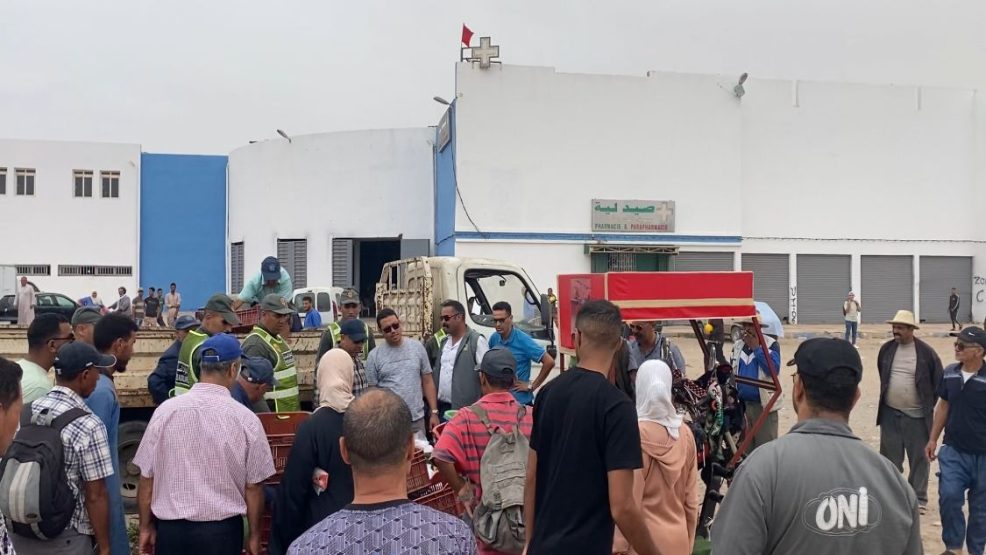 انزگان ..مراسلة بلازواق تيفي تتعرض لاعتداء على يد احد اعوان السلطة امام انظار خليفة قائد الملحقة الادارية