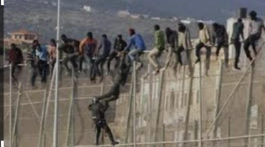 اقتحام جديد لسبتة ونجاح عدد كبير من المهاجرين في الدخول اليها