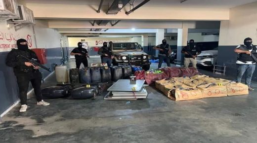 العيون .. حجز 484 كيلوغرام من مخدر الشيرا داخل 14 رزمة بالمنطقة القروية “لكراع” التي تبعد بحوالي 380 كيلومترا عن مدينة العيون