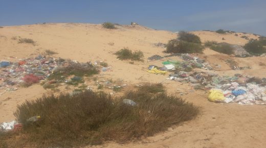 جماعة أولاد عيسى بإقليم الجديدة.. تلوث شاطىء مريزيقة  مأساة بيئية تستدعي التدخل الفوري