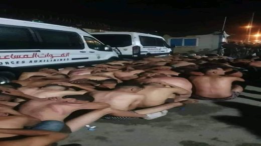 غضب واسع بعد تداول صور شباب شبه عراة ومطالب بفتح تحقيق حول آثار الضرب