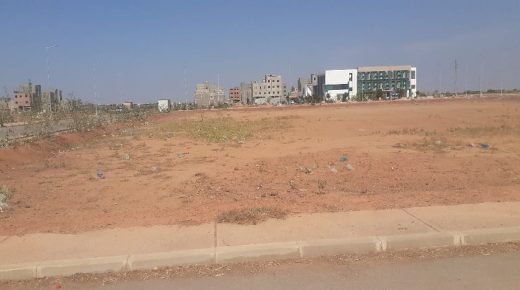 سيدي بنور..التأخر في بناء المرافق العمومية الأساسية”يهدد  مستقبل شباب تجزئة فتح “