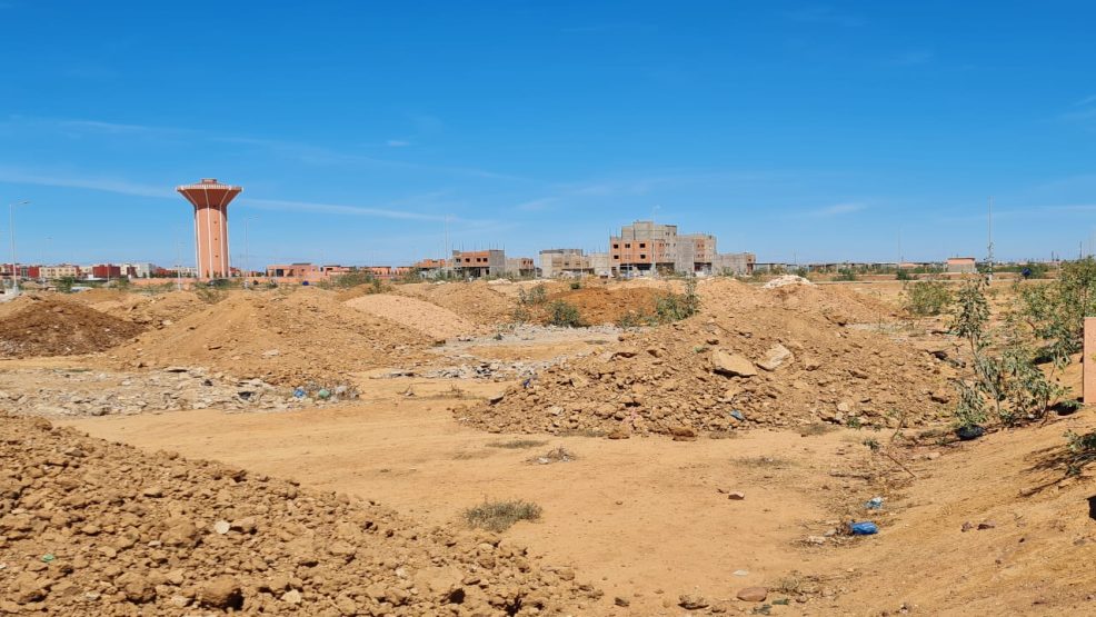 سيدي بنور..الاستعدادات الأولية لتشييد حدائق وملاعب قرب في تجزئة فتح