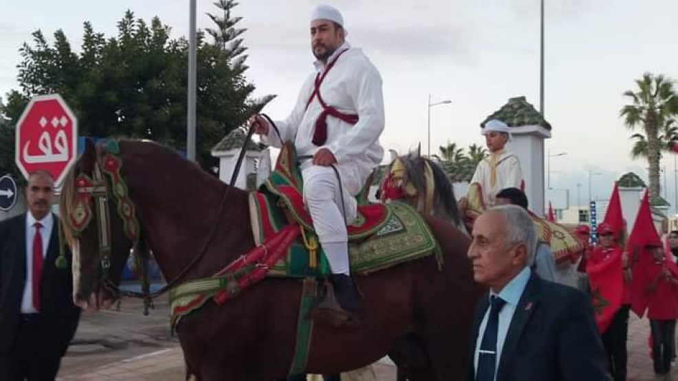 الجديدة .. الممثل ربيع القاطي “العرندس” يخطف الأضواء في افتتاح الدورة 13 لمهرجان دكالة السينمائي