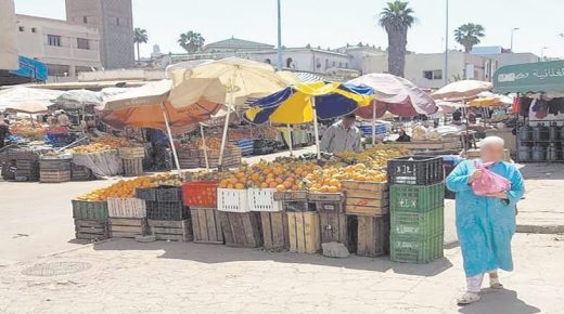 سيدي بنور الباعة الجائلون .. معاناة مستمرة وانتظار لحلول عاجلة