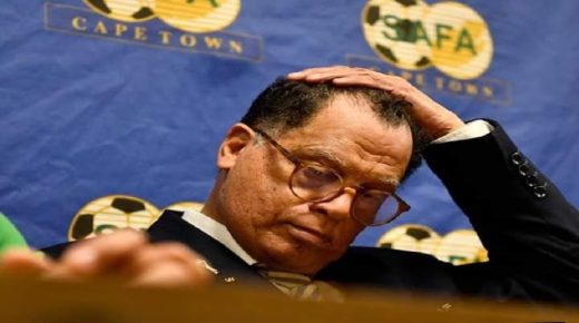 جنوب افريقيا .. القبض على رئيس اتحاد جنوب أفريقيا لكرة القدم بتهمة الاحتيال
