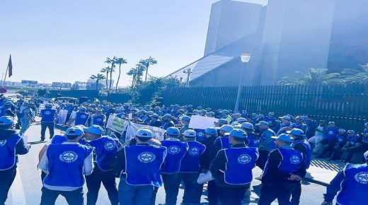 النقابة الحرة للفوسفاط المنظوية تحت لواء الاتحاد المغربي للشغل تثمن نجاح الوقفة  أمام المقر الاجتماعي للمكتب الشريف للفوسفاط