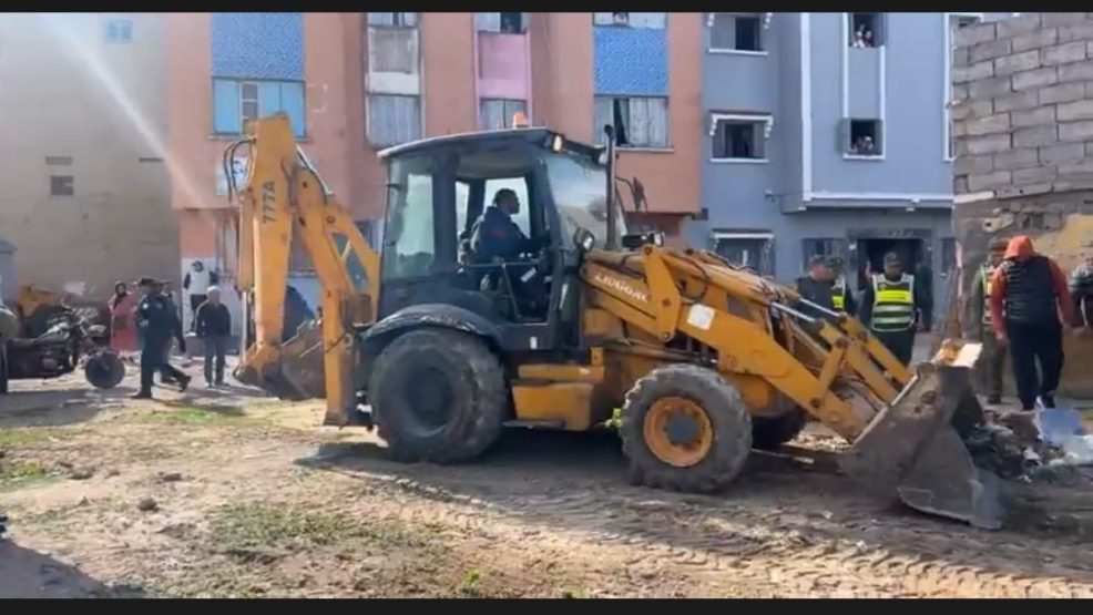 الجديدة..حملة لازالة المحلات العشوائية بحي السعادة