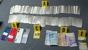 Arrestation de Cinq Suspects pour Détention et Trafic de Drogues et Substances Psychotropes