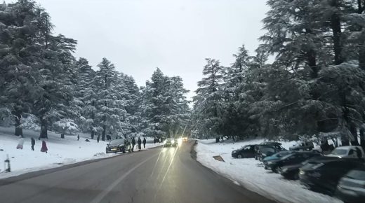 افران ..التساقطات الثلجية تنعش حركية السياحة الداخلية