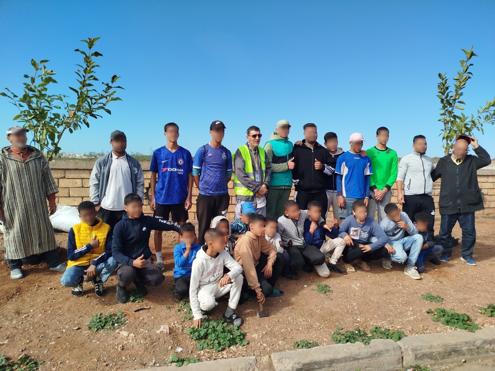 جمعية الفضاء الأخضر بالجديدة تغرس الأشجار في حي الغزوة وتزرع الوعي البيئي لدى الأطفال