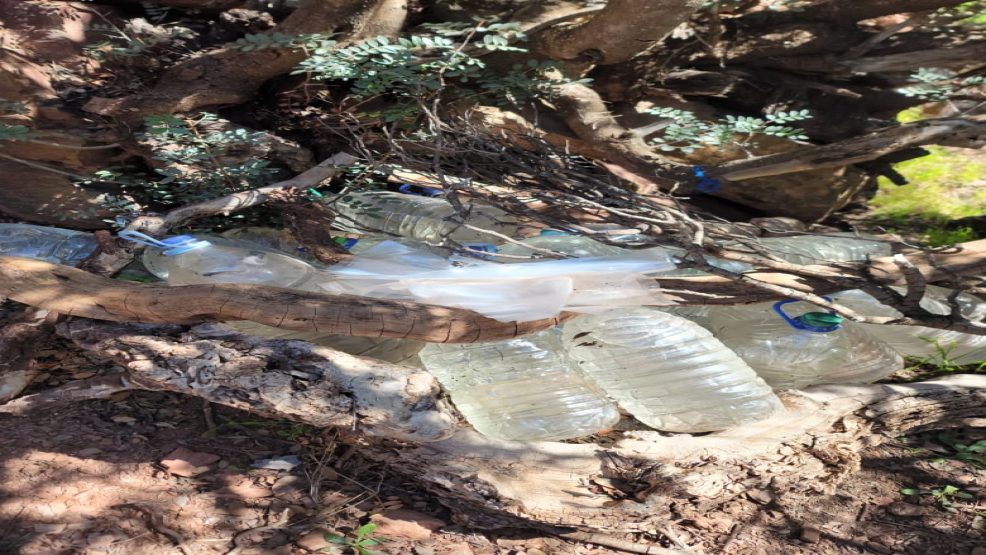 خنيفرة..درك تيغسالين يضرب بقوة ويحجز كمية كبيرة من مسكر ماء الحياة بوادي سرو جاهزة للنقل والتوزيع