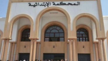 متابعة أربعة أشخاص في حالة اعتقال، وإحالة فتاة قاصر على قاضي الأحداث للاشتباه في تورطهم في جرائم يعاقب عليها القانون