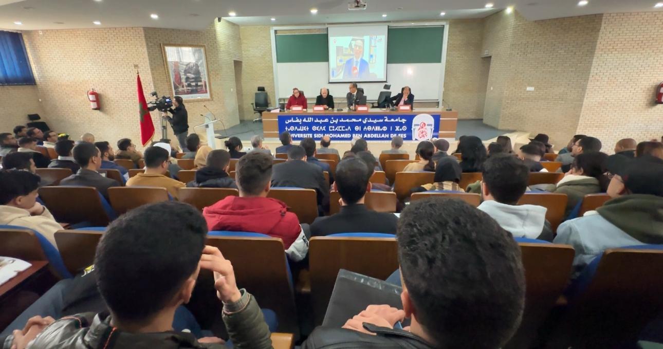 مدرجات النقاش الجامعي بفاس : إشعاع أكاديمي يعيد للجامعة دورها في توجيه السياسات العمومية