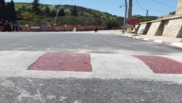 إصلاح مدخل مركز بني لنت (البيرو) يثير الجدل بسبب جودة الأشغال والمطبات العشوائية