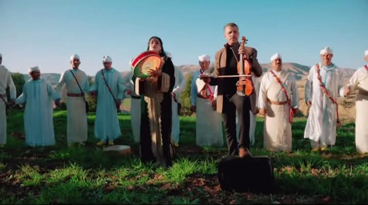 نادية العروسي تطلق أغنيتها الجديدة المصورة في تازة