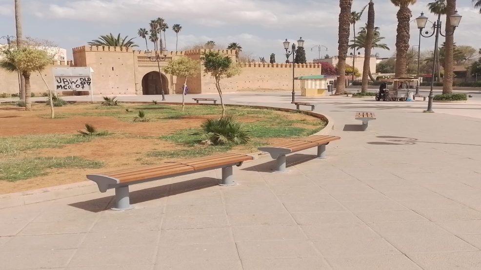 وجـــــــــــــــــــــــــدة .. الشروع في إصلاح وتهيئة مجموعة من الساحات العمومية بالمدينة