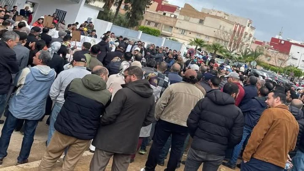 الخميسات.. وقفة احتجاجية لنساء ورجال التعليم حداداً على وفاة الأستاذة هاجر