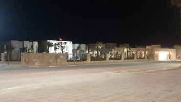 الداخلة ..السياج الحديدي المحيط بالجماعة بين الحماية والعزلة