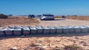 سيدي اسماعيل إقليم الجديدة..الدرك الملكي يستنفر عناصر اثر العثور على اكثر من 100 رزمة من الحشيش ضواحي مگرس
