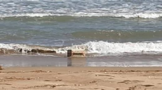 الجديدة .. مياه شاطىء الحوزية تلفظ رزمة من مخدر الكوكايين