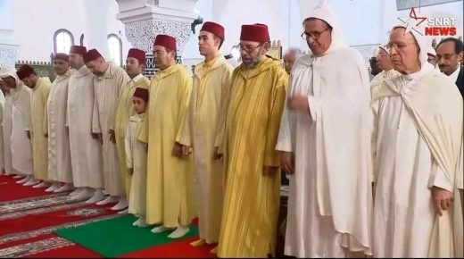 جلالة الملك محمد السادس نصره الله يؤدي صلاة العيد بتطوان