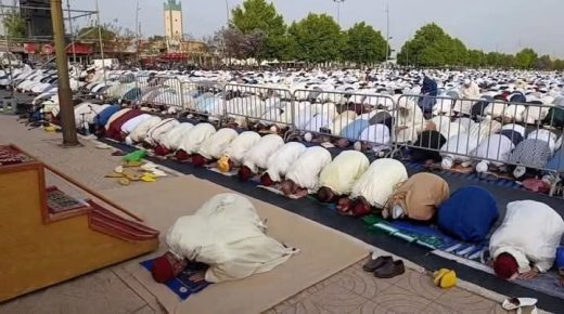 ويسلان مكناس ..حواجز حديدية تثير الجدل بمصلى ويسلان خلال أداء صلاة عيد الأضحى