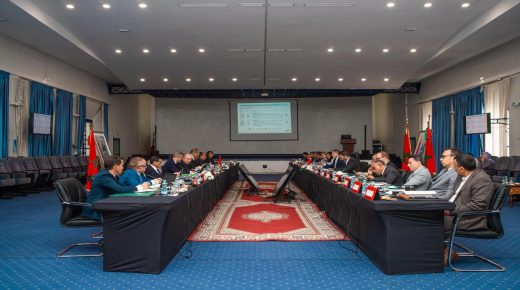 أكادير.. والي جهة سوس ماسة والمدير العام لصندوق الإيداع والتدبير يتباحثان تقدم إنجاز مشاريع مهيكلة بالجهة