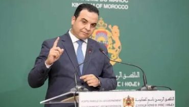 بايتاس يتجاهل صلاحيات الملك الدستورية: زلة لسان أم جهل بالدستور؟